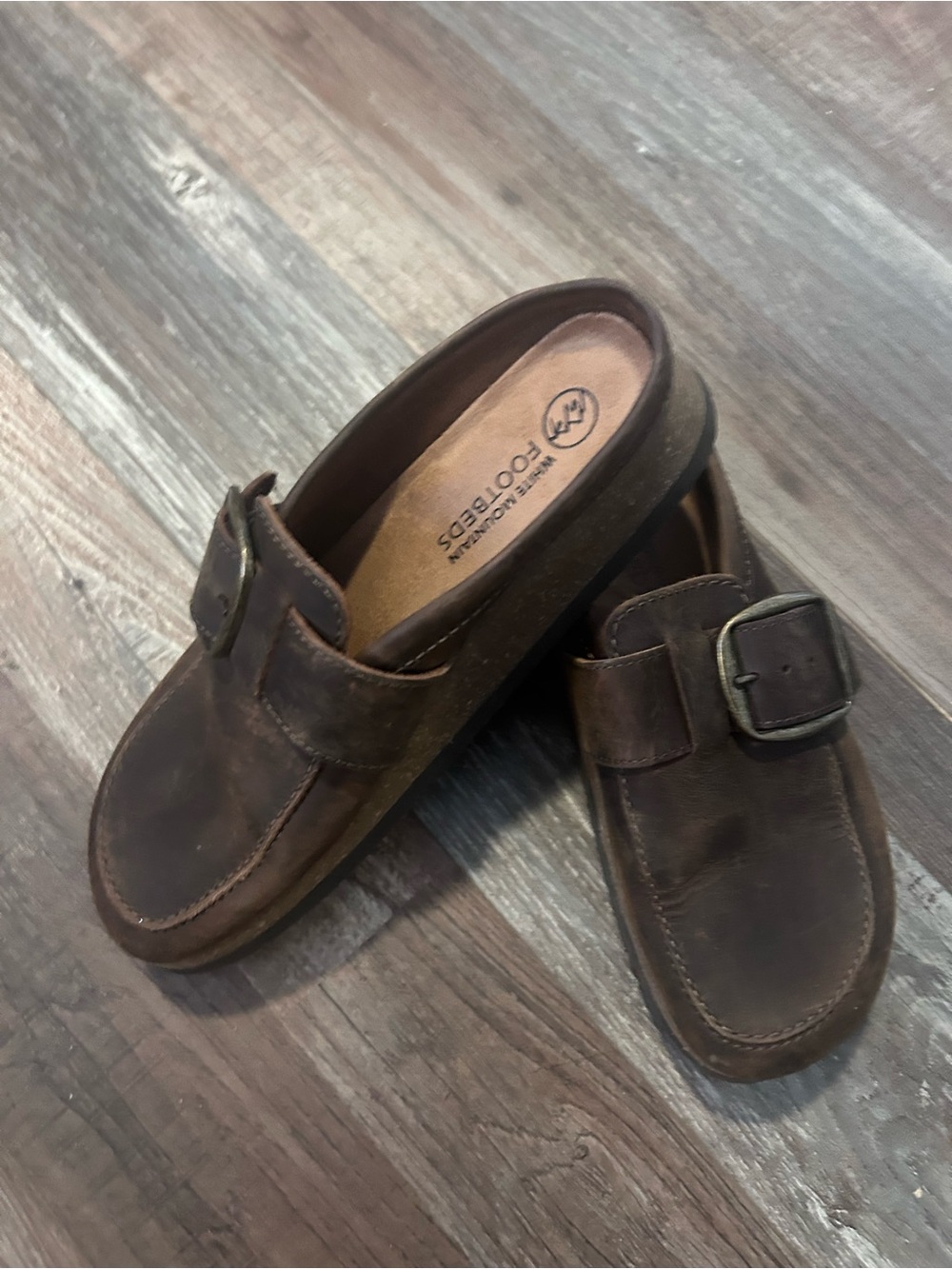 50%offw❤️ Women's White Mountain Bueno Clogs Brown Suede With Large Buckle Sz 9